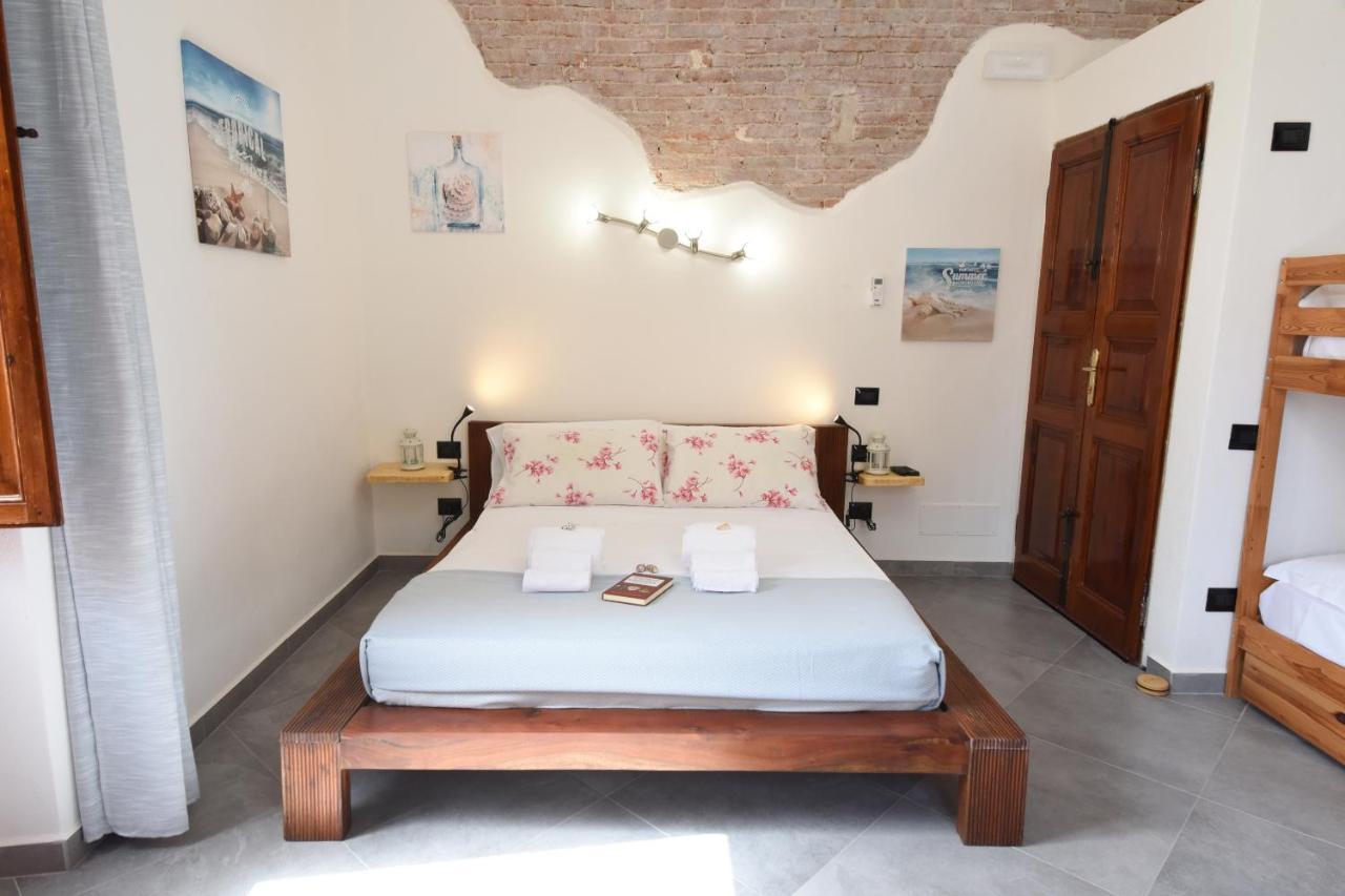 La Casa Di Dario Hotel La Maddalena  Exterior photo