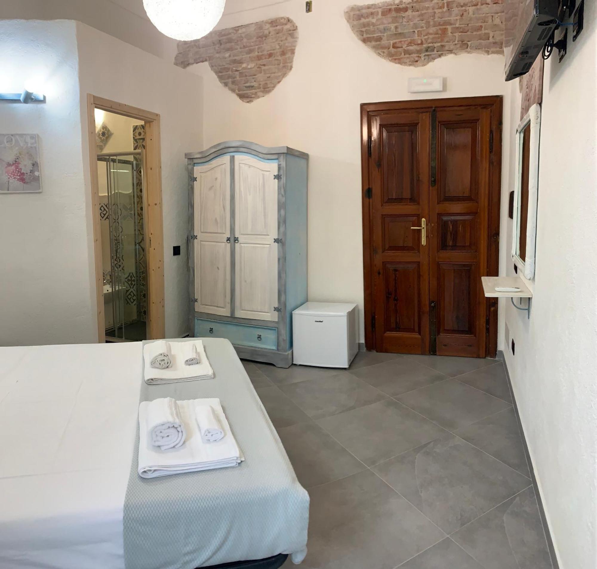 La Casa Di Dario Hotel La Maddalena  Exterior photo