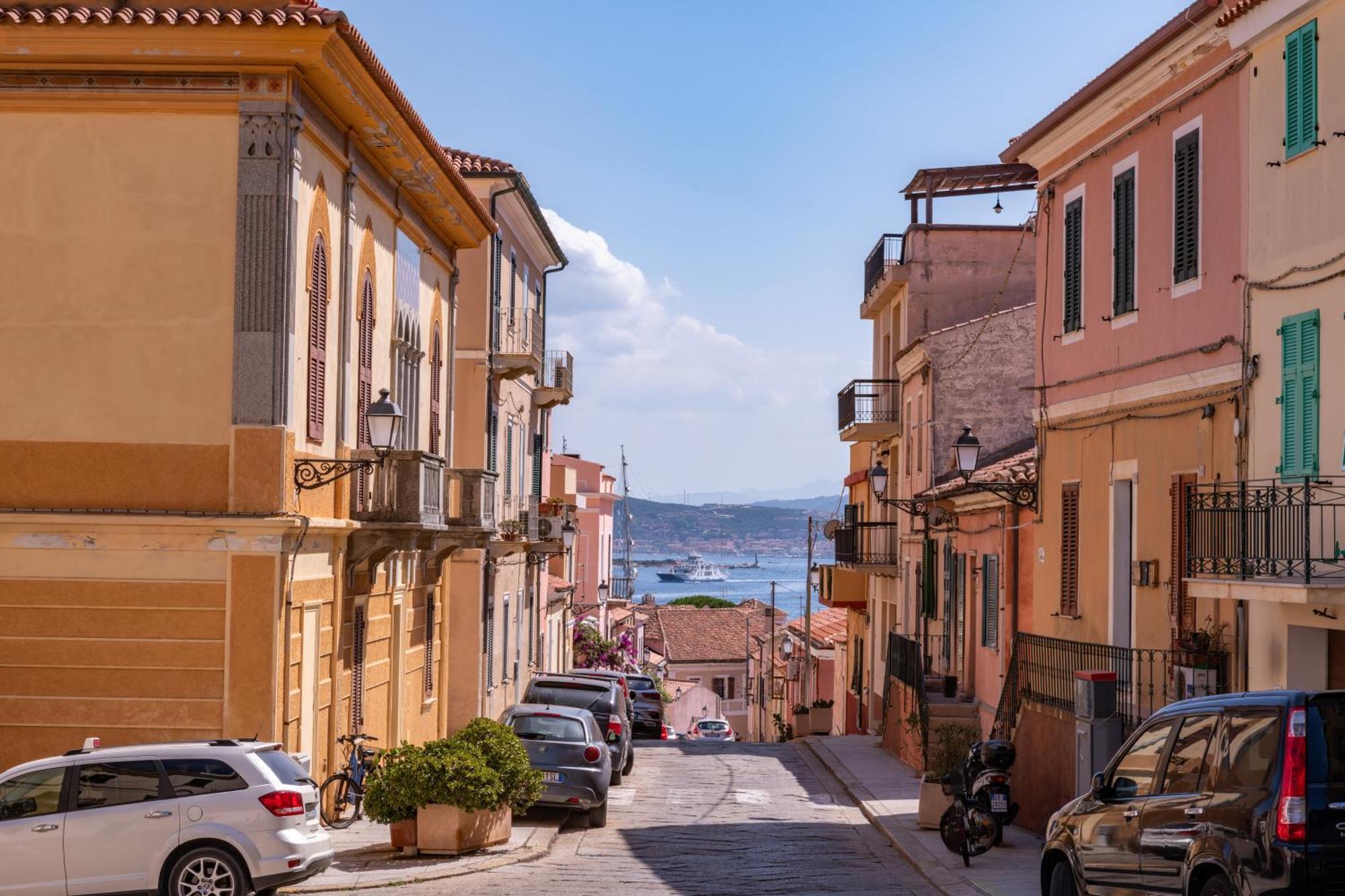 La Casa Di Dario Hotel La Maddalena  Exterior photo